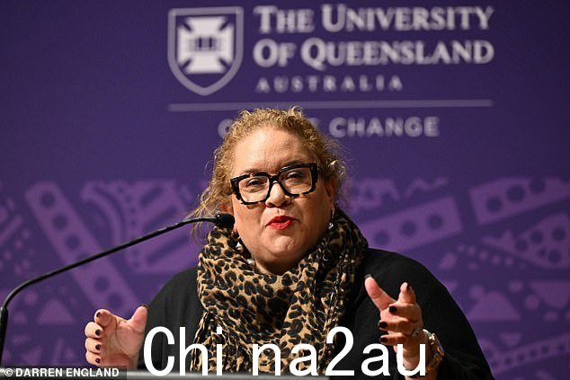 戴维斯女士接着说,如果阿尔巴尼亚政府不交付马卡拉塔委员会,这将是违背选举承诺的