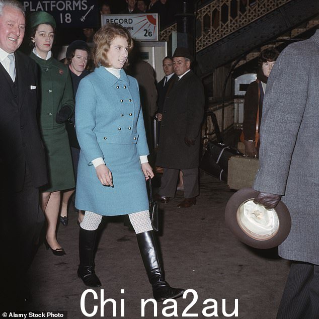1967 年利物浦街车站安妮的短鲍勃,17 岁