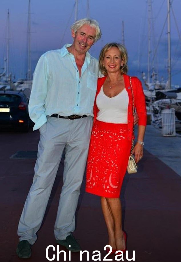 John 和 Deborah Yeoman(如图)于 2001 年购买了一栋价值 170 万英镑的传统住宅,俯瞰着多塞特郡独特的沙洲半岛 - 只是为了将其拆除