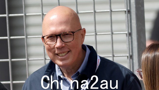 反对派周日,领先者 Peter Dutton 在巴瑟斯特 1000 赛场上。图片:NewsWire / Damian Shaw