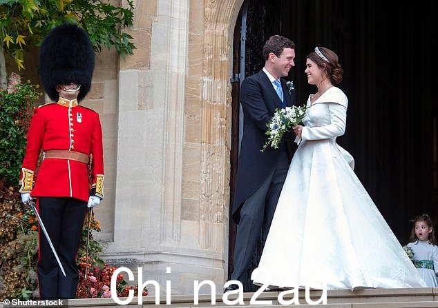 Eugenie 还首次在教堂外分享了这对新婚夫妇的照片,她分享了一条甜蜜的信息