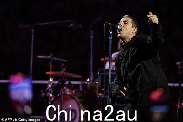周二在 Nova 的 Fitzy & Wippa 与 Kate Ritchie 节目中发言时,Fitzy 承认他已经为朋友们花了 2,640 美元的预售票(如图:Liam Gallagher)
