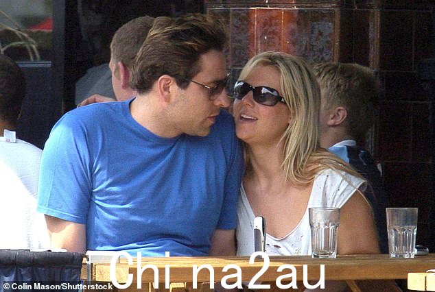 模特 Abi Titmuss 说,当他们在 2004 年夏天约会了三个月时,她发现 Walliams 很“迷人””=