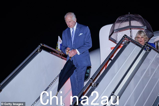 国王和王后今晚抵达澳大利亚悉尼机场,接受皇家欢迎