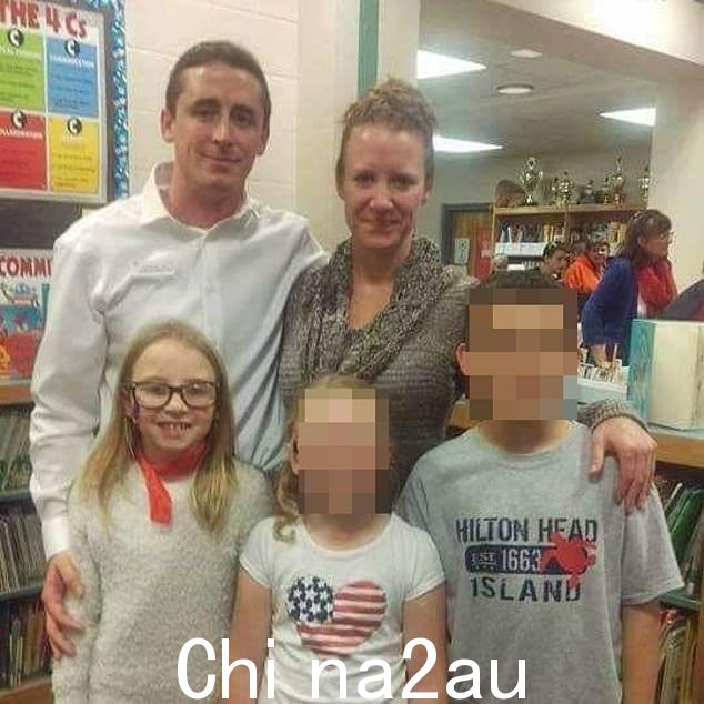 双重悲剧使托马斯一家四分五裂,他们住在西弗吉尼亚州的一个小镇上。 图为:西马伦和本托马斯与母亲斯蒂芬妮