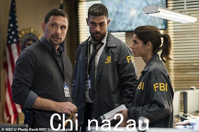 (l-r) Jeremy 饰演 Jubal Valentine 助理特工,Zeeko Zaki 饰演 Omar Adom 'OA' Zidan 特工,Missy Peregrym 饰演 FBI 特工 Maggie Bell