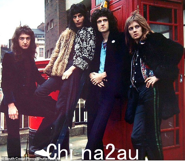 Brian 是传奇摇滚乐队 Queen 的吉他手(如图:1970 年的 John Deacon、Freddie Mercury、Brian 和 Roger Taylor Queen)