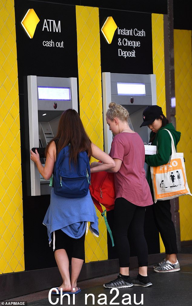 数百名 CommBank 客户报告周六早上服务出现故障,其中一些账户出现透支,而另一些则声称账户中没有钱而陷入困境