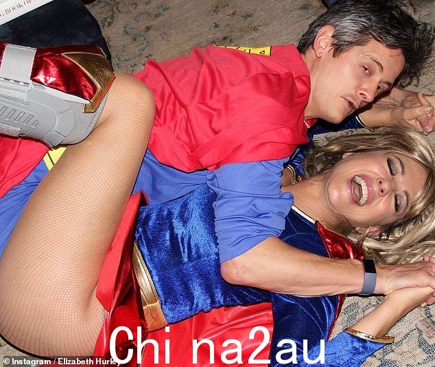 当莉兹·赫尔利在社交媒体上发布这张照片(在除夕派对上拍摄)时,亨利与莉兹·赫尔利的友谊成为人们猜测的话题。两人说他们只是朋友