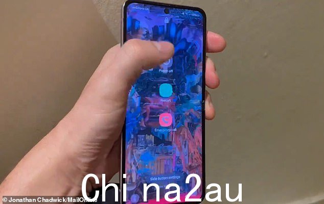 晚上 7 点我关掉我的三星 Flip 手机 12 个小时 - 尽管关掉手机的动作比我记忆中要费力得多!