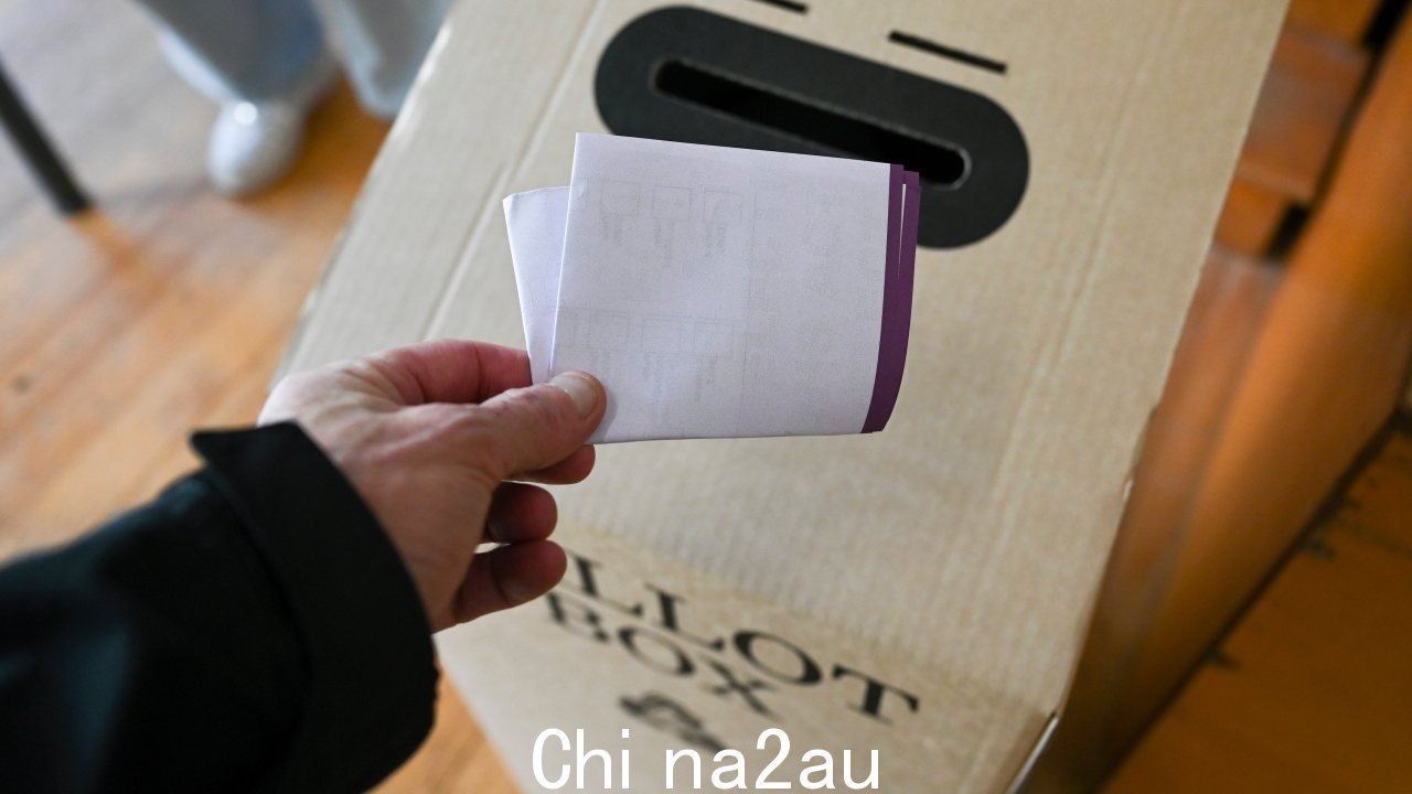 周六,澳大利亚首都地区和新南威尔士州的选民纷纷前往投票站,为领地选举和几个州的补选进行投票。图片:NewsWire / Martin Ollman
