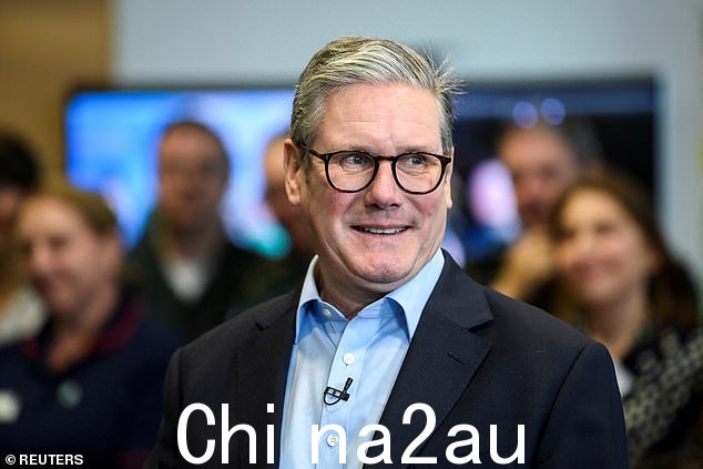 此次干预发生之际,凯尔·斯塔默(Keir Starmer)(如图)和国王准备前往萨摩亚参加最新的英联邦政府首脑会议