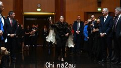 澳大利亚首位女原住民参议员诺瓦·佩里斯在参议员莉迪亚·索普的“粗鲁”爆发后向查尔斯国王道歉