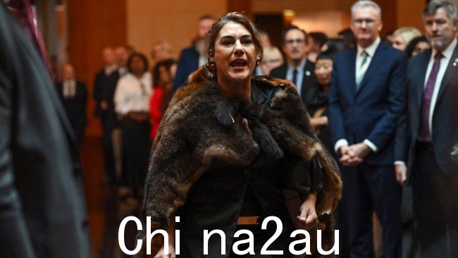 污损事件是在参议员莉迪亚·索普 (Lidia Thorpe) 在国会面前发脾气之后发生的。周一,国王和王后在国会大厦尖叫道:“你不是我们的国王……把我们的土地还给我们”。图片:Victoria Jones - Pool/Getty Images。