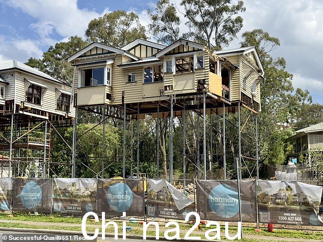 布里斯班的一个建筑项目被称为“超级昆士兰”,因为它需要将两栋房屋抬高几层楼才能施工(如图)