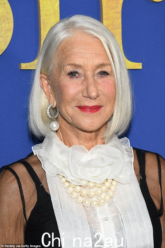 海伦·米伦 (Helen Mirren) 在一次奇怪的采访中讨论衰老以及黑人社区如何为时尚达人哈里·斯泰尔斯 (Harry Styles) 铺平道路时,意外地向科特·科比安 (Kurt Cobian) 致敬