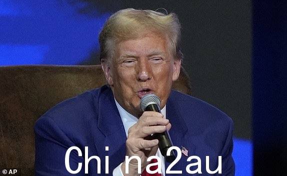 共和党总统候选人前总统唐纳德·特朗普2024 年 10 月 23 日星期三,佐治亚州泽布伦基督教教堂,佐治亚州副州长伯特·琼斯在信仰市政厅发表讲话(美联社照片/Julia Demaree Nikhinson)