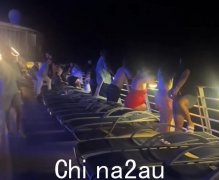 皇家加勒比以泰勒·斯威夫特为主题的游轮上的乘客描述了女子从甲板上跳下后的混乱场景
