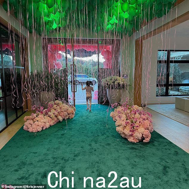 亿万富翁家族在金·卡戴珊 (Kim Kardashian) 洛杉矶豪宅举行的放映会上与电影明星爱莉安娜·格兰德 (Ariana Grande) 和辛西娅·埃里沃 (Cynthia Erivo) 合影时,被指责为“淫秽的特权” “类=”blkBorder img-share”样式=”最大宽度:100%