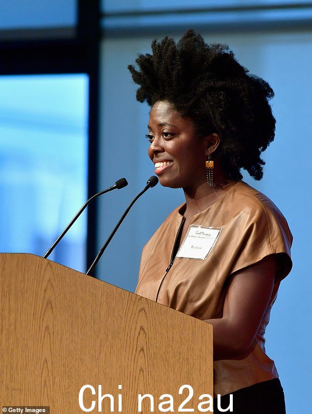 Culture 编辑了这篇文章,将记者 Yaa Gyasi(如图)识别为有孩子的人