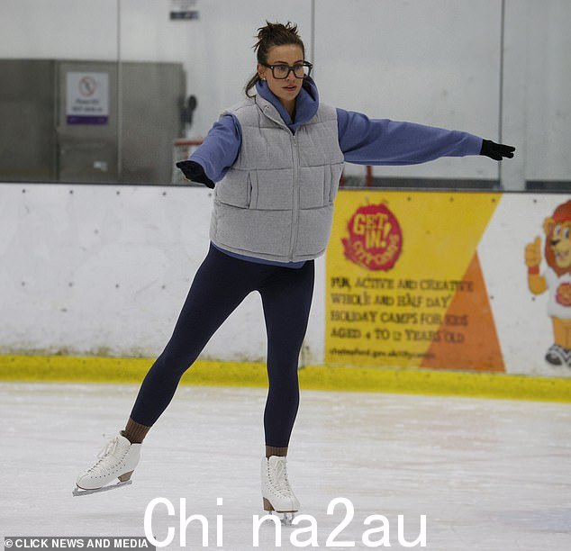 Ferne McCann,34 岁,在曼彻斯特的冰场上进行又一天高要求的冰上舞蹈训练时,她全神贯注地学习自己的动作