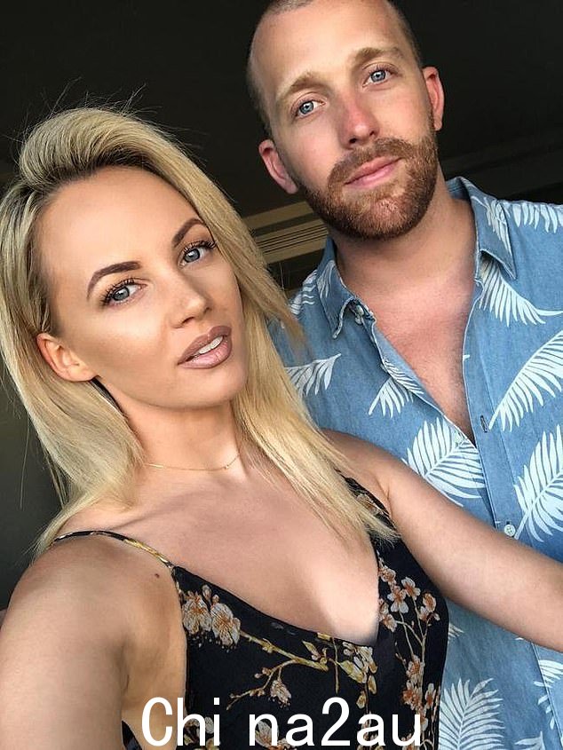 Denis 的另一个儿子 Pat Handlin 同时与歌手 Samantha Jade 订婚,尽管这对夫妇已经好几周没有被发现在一起了