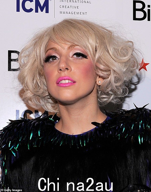 Lady Gaga 周五发布了备受期待的新单曲《Disease》,成为当下最炙手可热的明星之一。图片摄于 2009 年