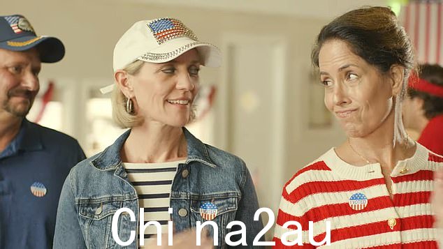 当妇女们投票后离开时,丈夫问:“你们做出了正确的选择吗?”她回答道:“当然,亲爱的”,然后与她的朋友分享了会心的表情