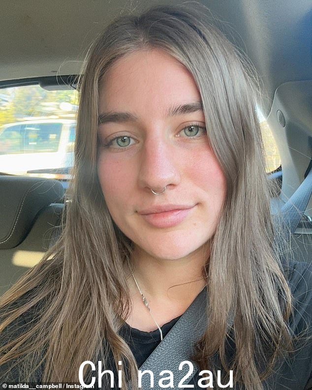 Matilda Campbell,23 岁(如图),来自新南威尔士州纽卡斯尔,本月初在猎人谷丛林徒步时,在试图取回手机时被困在两块巨石之间长达 7 个小时phone
