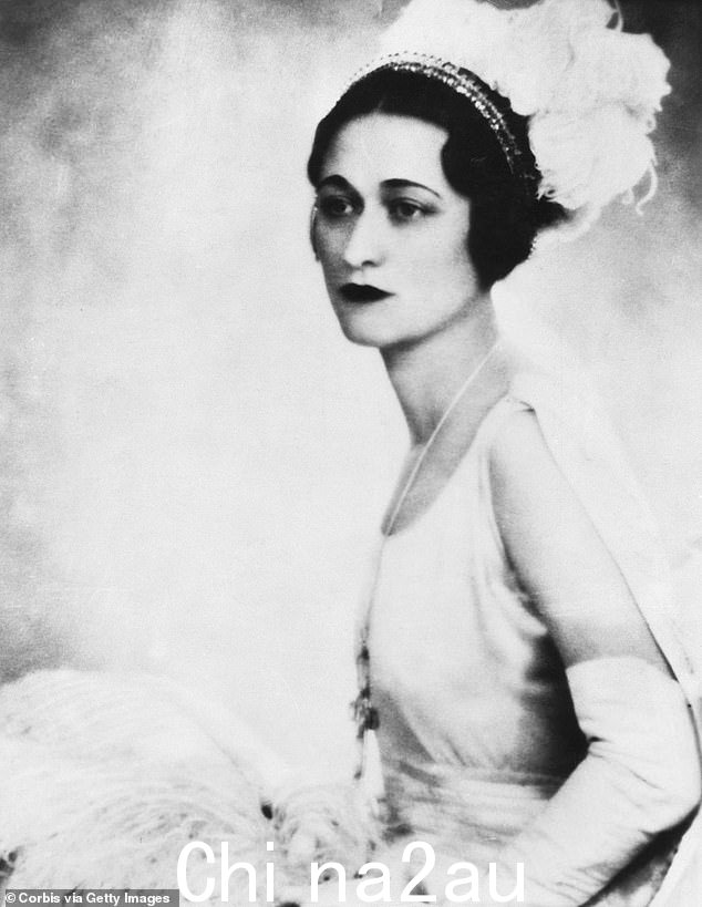沃利斯·辛普森 (Wallis Simpson) 的肖像在 1920 年代出庭,当时臭名昭著的“中国档案”显示了她在上海卧室的滑稽动作,本应发生