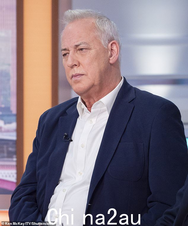 迈克尔·巴里摩尔 (Michael Barrymore) 在与药物滥用进行了一场公开的斗争之后,首次公开了他康复之旅的真实情况(如图所示,2020 年)