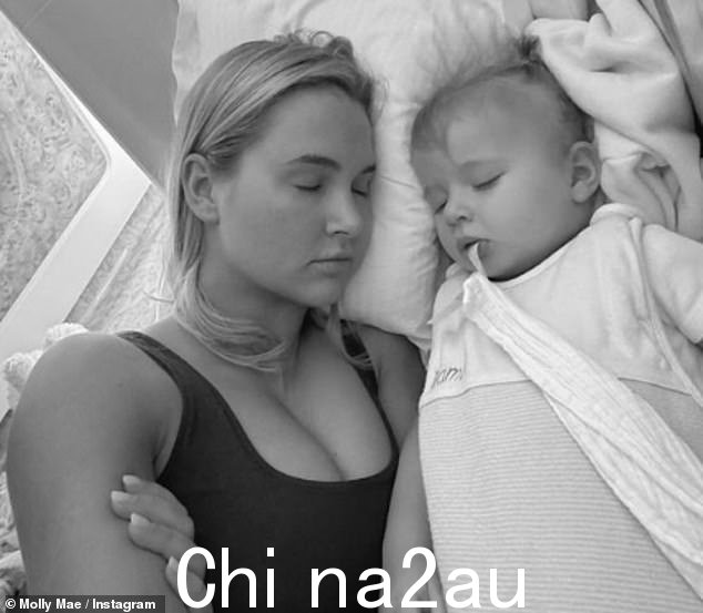 她补充道:“如果我走出她的视线,我就会尖叫和哭泣。我想,哇,这是一个全新的事情。我真的不知道如何解决这个问题'