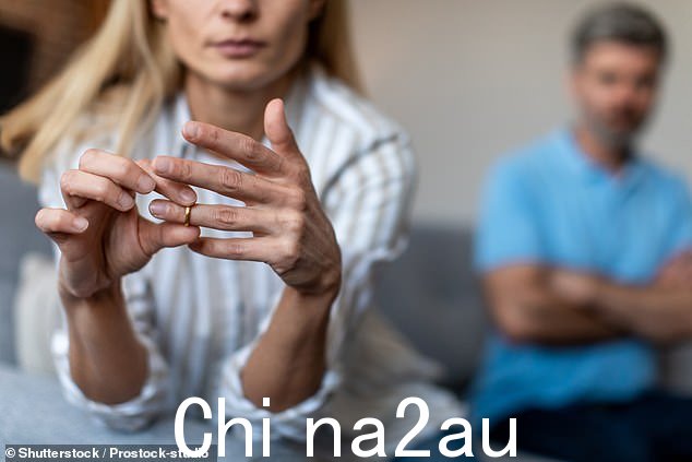 Jana 听说一位女士意识到自己嫁给了一个男孩(库存图片)