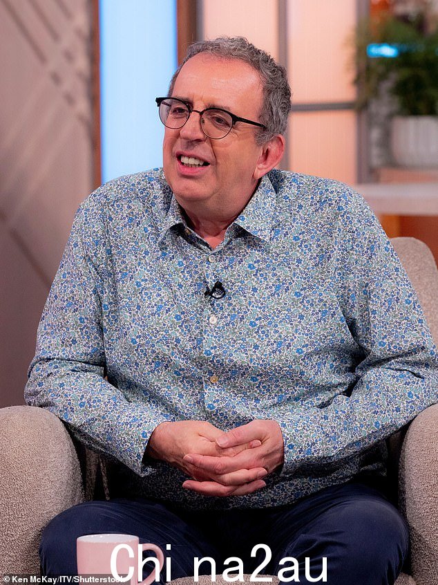 另一位 BBC 电台主持人理查德·科尔斯 (Richard Coles) 牧师将与迪恩一起进入丛林,消息人士希望他在抨击他的前雇主时不会犹豫