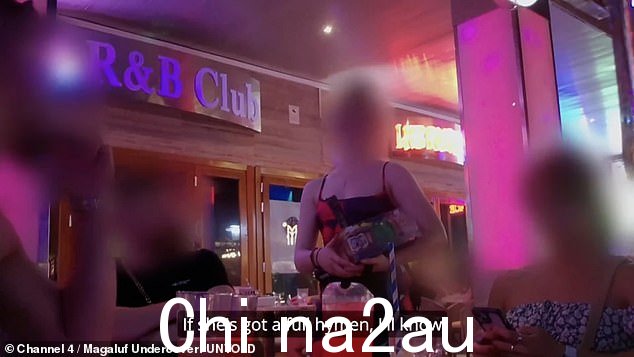 女孩们配合着,显然希望他是在开玩笑,但该男子随后发表了令人震惊的言论。“如果她的处女膜完整,我就会知道......”他说