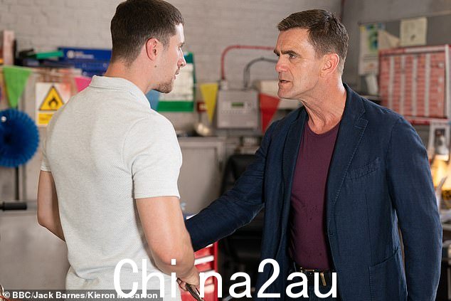 消息人士称,在争吵“被另一名男子升级”之前,这名男子“拒绝”捡起他的狗的粪便out