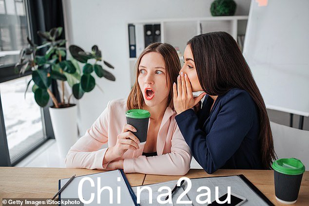 办公室八卦会让同事感到不舒服(图片由模特提供)