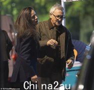 揭晓：加里·莱因克尔的晚餐约会对象是一位律师出身的艺术家，他与好莱坞明星艾梅柏·希尔德擦肩而过，并“偶然”进入电影制作领域