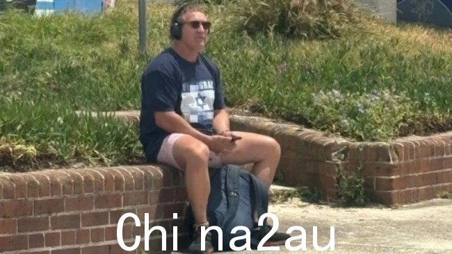 一名男子因涉嫌穿着挑衅性的反以色列衬衫而在悉尼著名的邦迪海滩被捕。图片:austjewisassociation/ Instagram