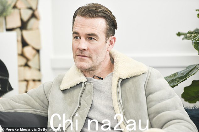 他补充说,在他有机会告诉他所爱的人之前,他感到被迫向全世界透露他的癌症诊断结果,因为一家小报计划爆料这一消息(如图) 2020 年)