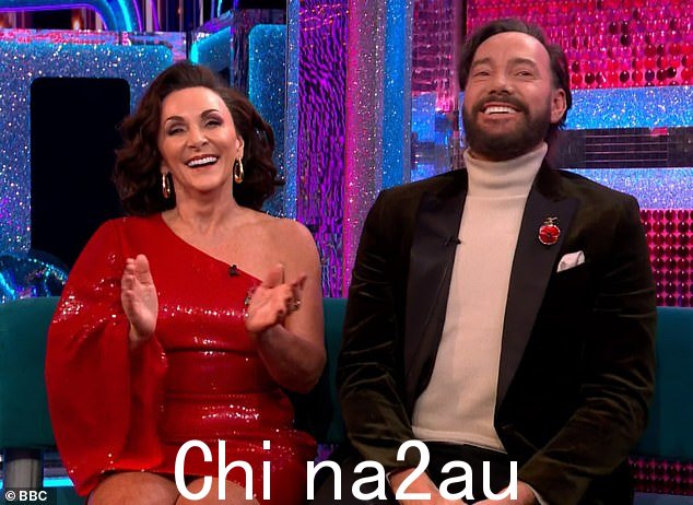 在动物权利慈善机构 PETA 猛烈抨击 BBC 节目使用羽毛后,雪莉·巴拉斯 (Shirley Ballas) 被迫在最后一刻为结果节目换装