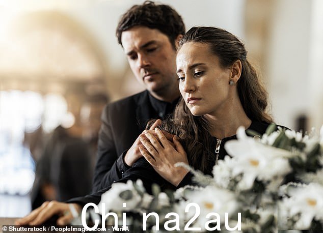 悲痛的维州人很快将不得不支付增加七倍的死亡费用,以资助墨尔本的新冠封锁(图为库存图片)