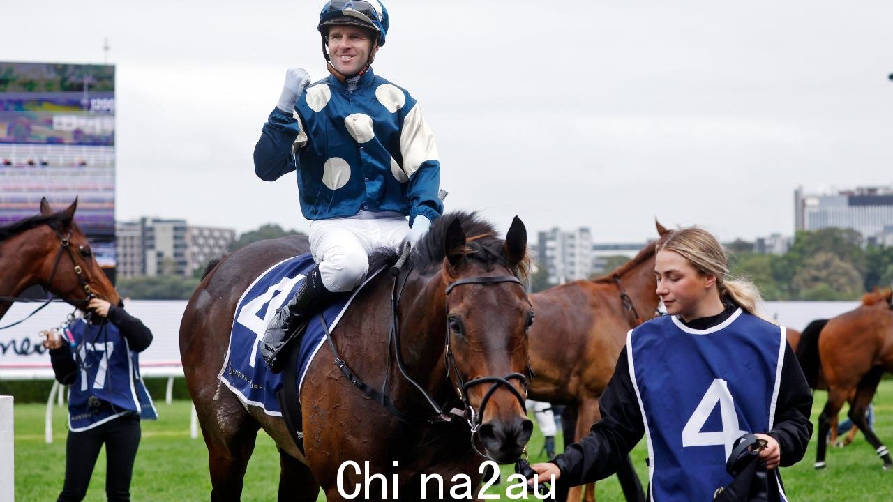 汤米·贝瑞 (Tommy Berry) 骑着古灵阁 (Gringotts) 以微弱优势赢得了悉尼皇家兰德威克赛马场 (Royal Randwick Racecourse) 的盛大舞会冠军。图片:Sam Ruttyn。