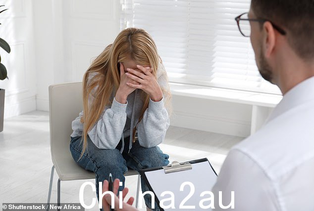 这始于他以前的朋友们的留言,这些朋友是那些回家的人已经疏远了自己来自他并说他们试图警告我(模特拍摄的照片)