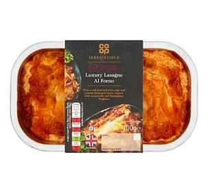 不可抗拒的奢华 Lasagne Al Forno 批次,以 700 克包装出售,保质期为 2024 年 11 月 17 日,受到召回的影响