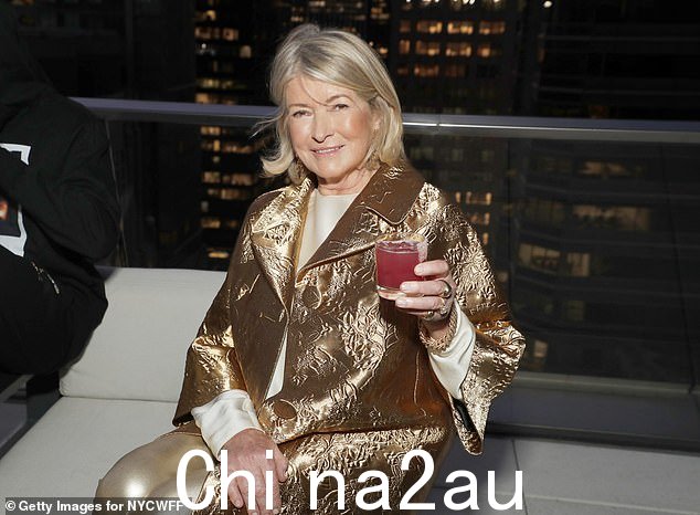 家庭主妇的偶像对性很坦率,并且不害怕告诉她的伴侣和世界,她在卧室里喜欢什么