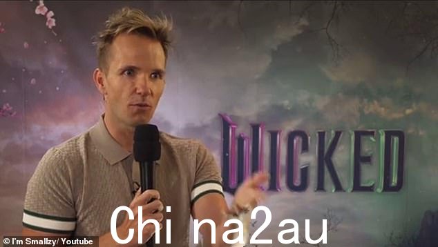 澳大利亚广播节目主持人 Kent 'Smallzy' Small(如图)在对《邪恶女巫》明星 Ariana Grande 和 Cynthia Erivo 进行令人震惊的采访后,在网上受到了批评