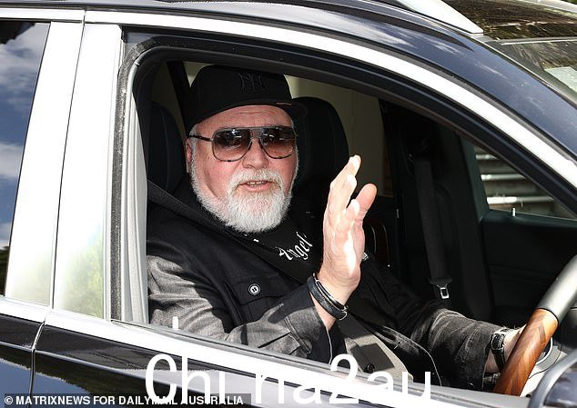 凯尔·桑迪兰兹 (Kyle Sandilands) 在周四早上上班的路上丢了驾照,但这位令人震惊的运动员对特朗普在美国总统大选中获胜的兴趣如此之好,他不在乎”类=