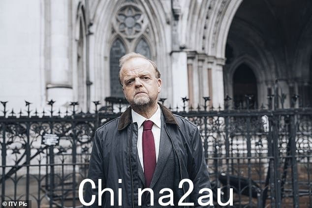继今年在其他各种颁奖典礼上获得成功后,ITV 的《贝茨先生大战邮局》将角逐最佳新剧奖(托比·琼斯如图)