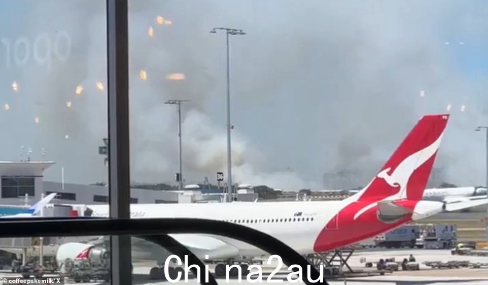 一架飞机的引擎不久后‘爆炸’据了解,澳洲航空 QF520 航班在下午 1 点前不久刚刚从悉尼飞往布里斯班,其中一个引擎发生故障,乘客听到一声巨响。 class=